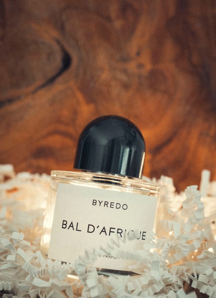 Iris suede perfume bottle product photo